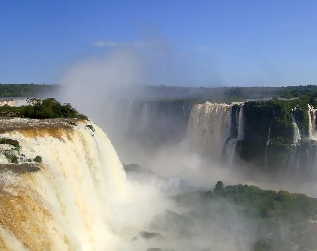 Vista panorámica de las Cataratas desde Brasil